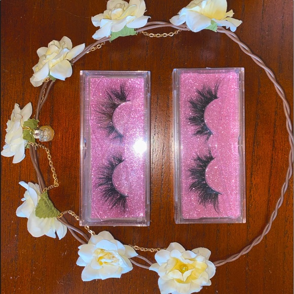 🎉 2/$20 🎉- 15MM Silk Lashes - Picture 1 of 6